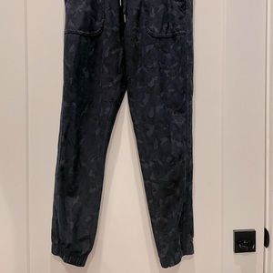 Athleta Farallon Jogger - like new - black/blue